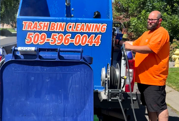 Trash bin hot steam cleaning compelted